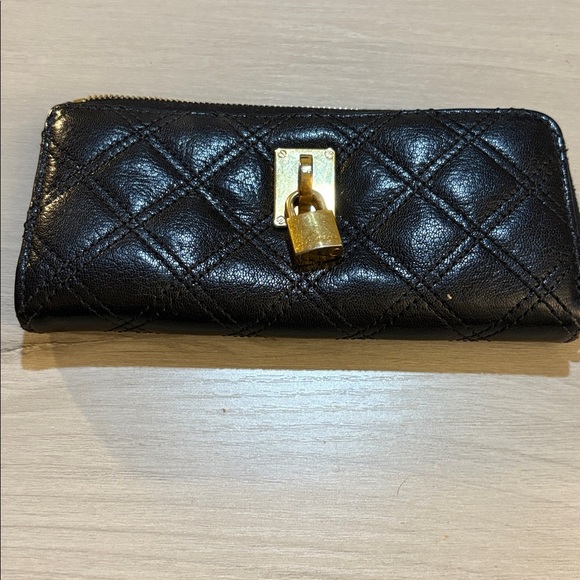 Marc Jacobs Black Leather wallet  with Gold Accents and a‎ original lock